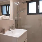 Golden Harmony In Oerlikon Apartment