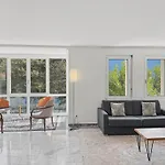 Amazing 2 Bedroom Flat: Specious And Central