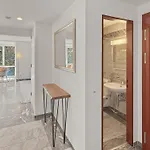 Amazing 2 Bedroom Flat: Specious And Central