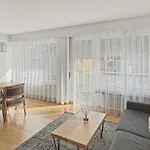 Bright And Quiet In The Center - Sky11 Apartment