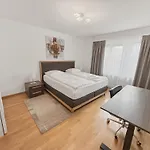 2 Bedroom Apartment Near Lake And City Centre - D5