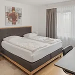 2 Bedroom Apartment Near Lake And City Centre - D5