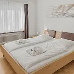 Apartment Very 1br Flat With Sunny Balcony - Sky4 *