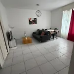 2 Room Aus41 0F R 8045 Zurich S1