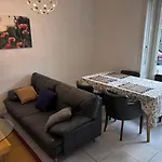 2 Room Aus41 0F R 8045 Zurich S1