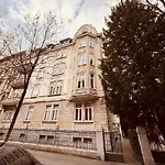 Elegant Apartment In Seefeld - Walk To Lake & City