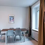 Zh Gold 1 - Hitrental Apartment