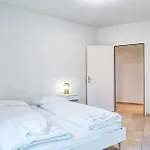 Zh Gold 1 - Hitrental Apartment *