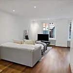 Apartment Newly Renovated Next To With Private Terrace Zurich