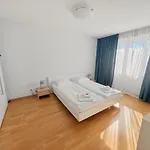 Cozy 1br Near With Balcony - Mill 422 *