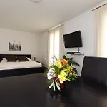 Swiss Star Guesthouse District 3 - Contactless Self Check-In