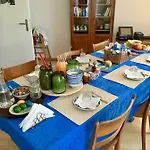 Dakini's Bed & Breakfast 3*