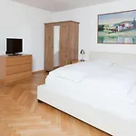 Apartments Swiss Star Universitaetstrasse