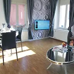 Zurich Suite - Your Home Away From Home - With Washer, Dryer And Lots Of Space