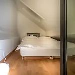 Lake Side Location Bellevue Apartment