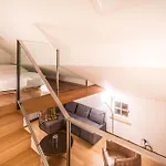 Lake Side Location Bellevue Apartment