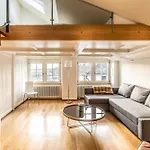 Lake Side Location Bellevue Apartment