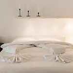 New Renovated Modern Furnished Apartment Downtown