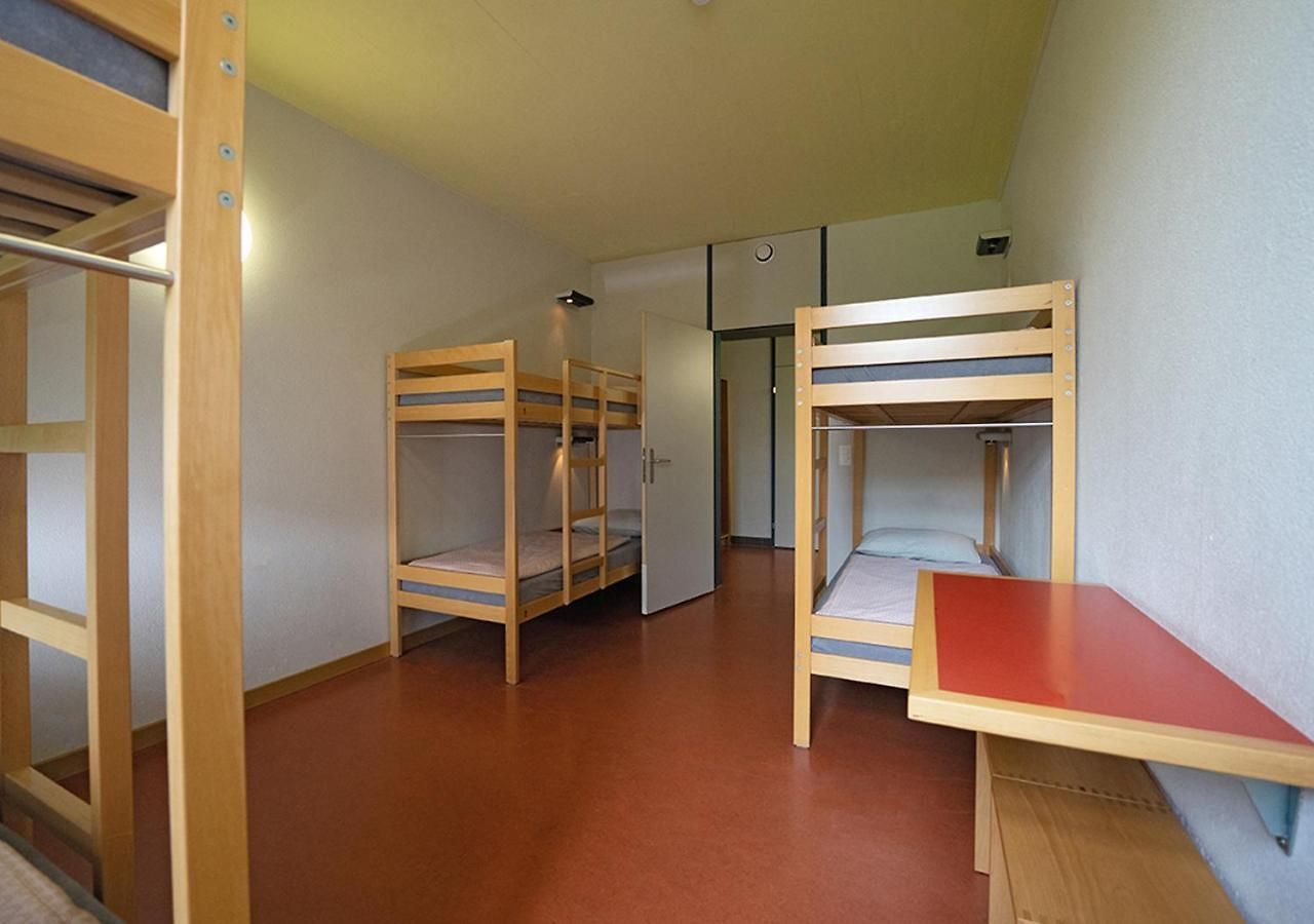 Youth Hostel *