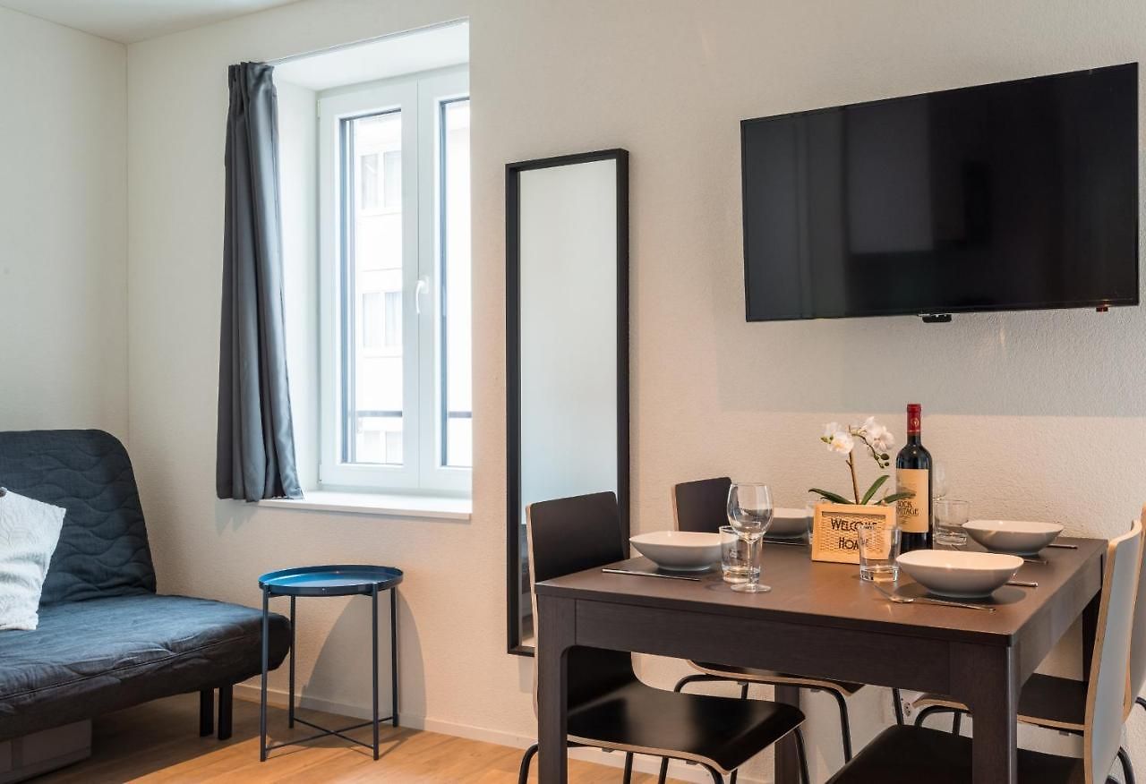 Apartment Hitrental Station