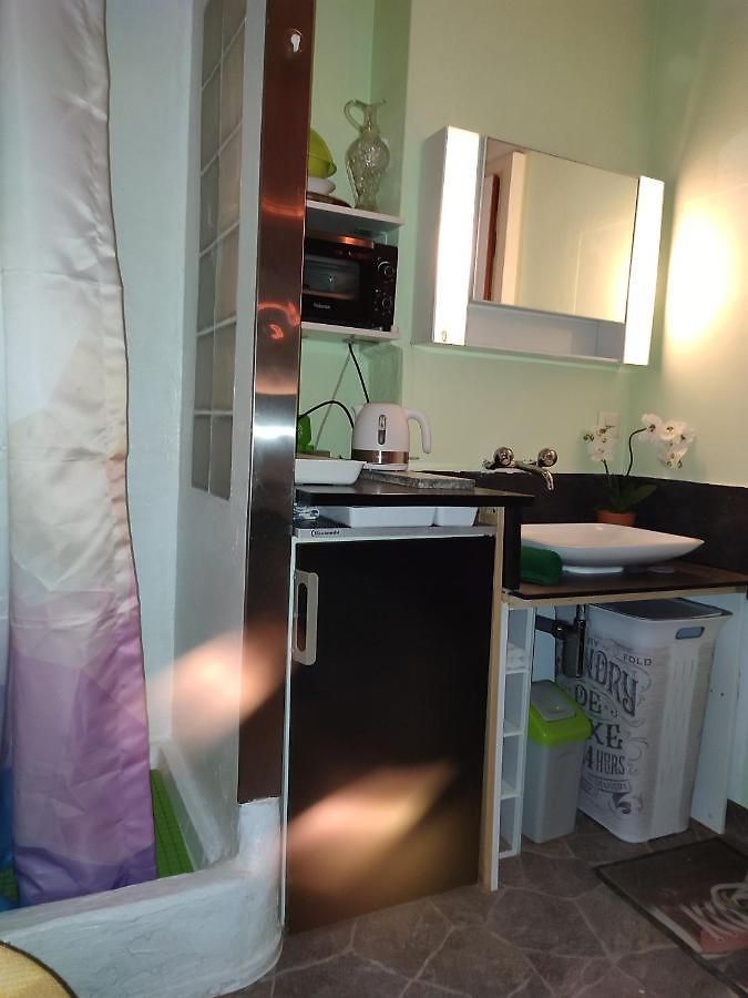 Room in Guest room - Mini-Apartement in Zurich Gasthof Zürich