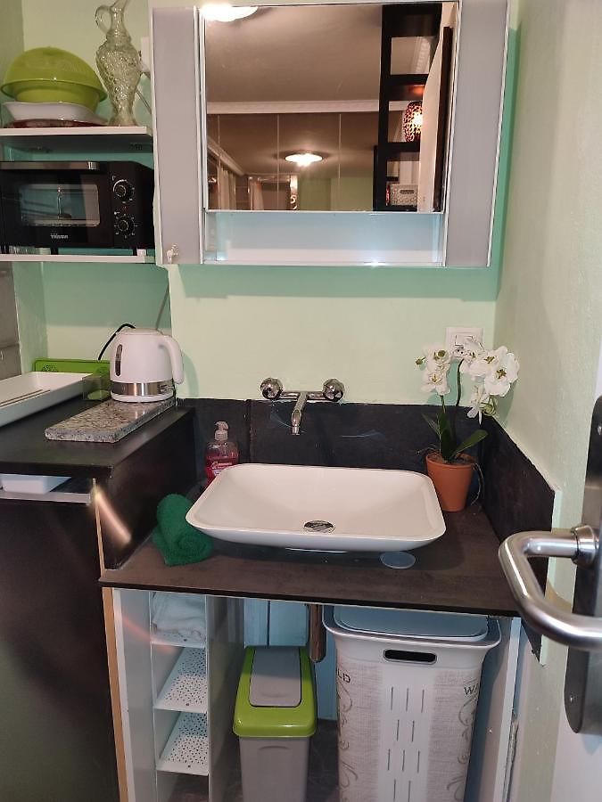 Gasthof Room in Guest room - Mini-Apartement in Zurich *