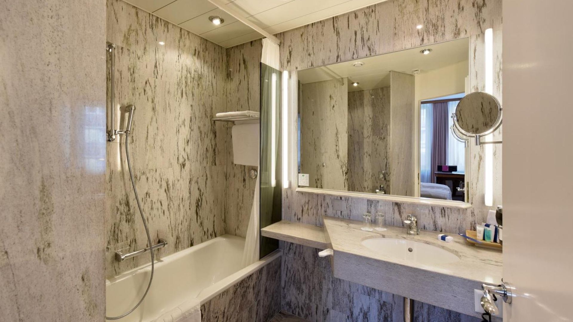 Hotel Glärnischhof By Trinity 4*