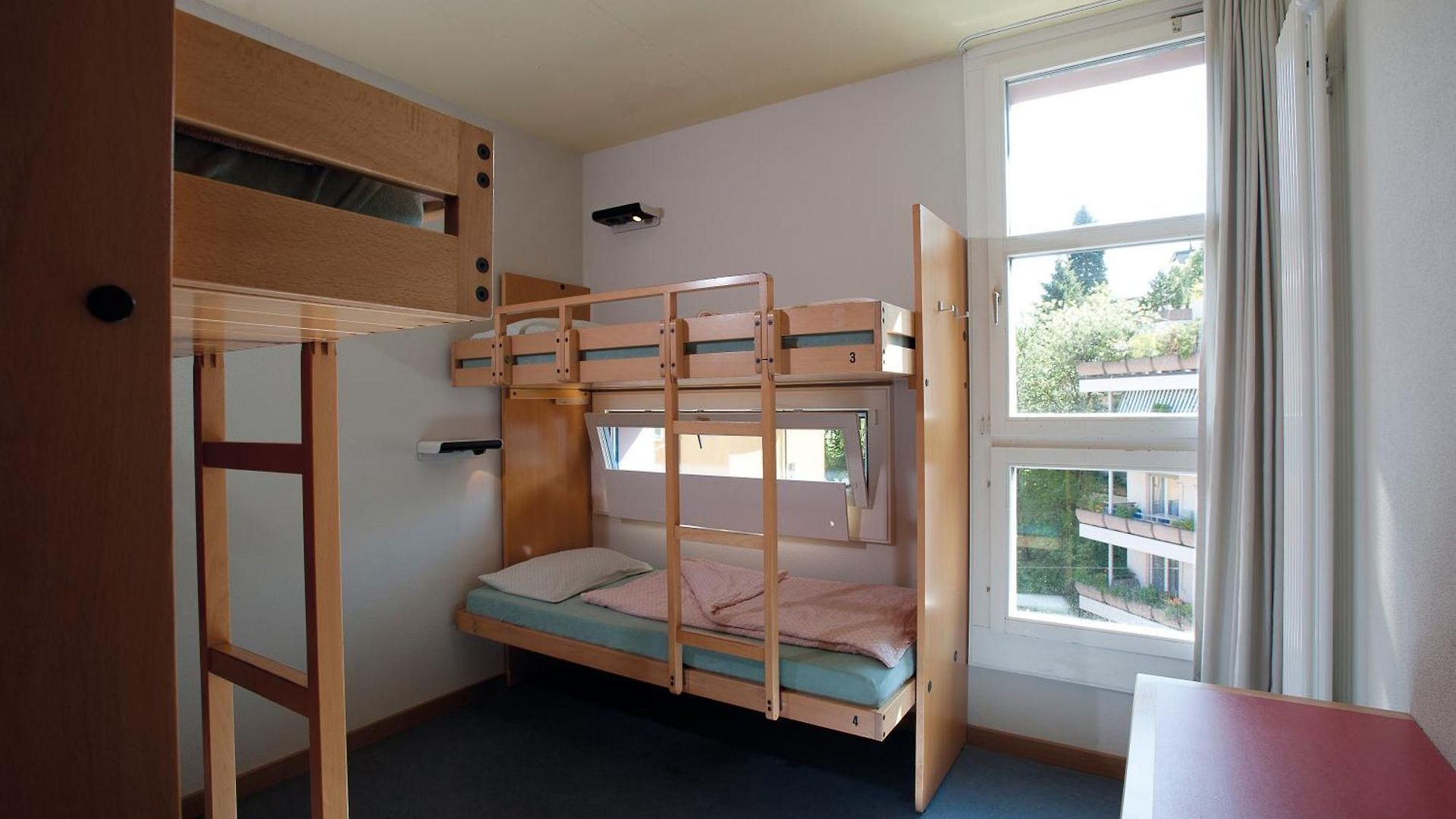 Youth Hostel *