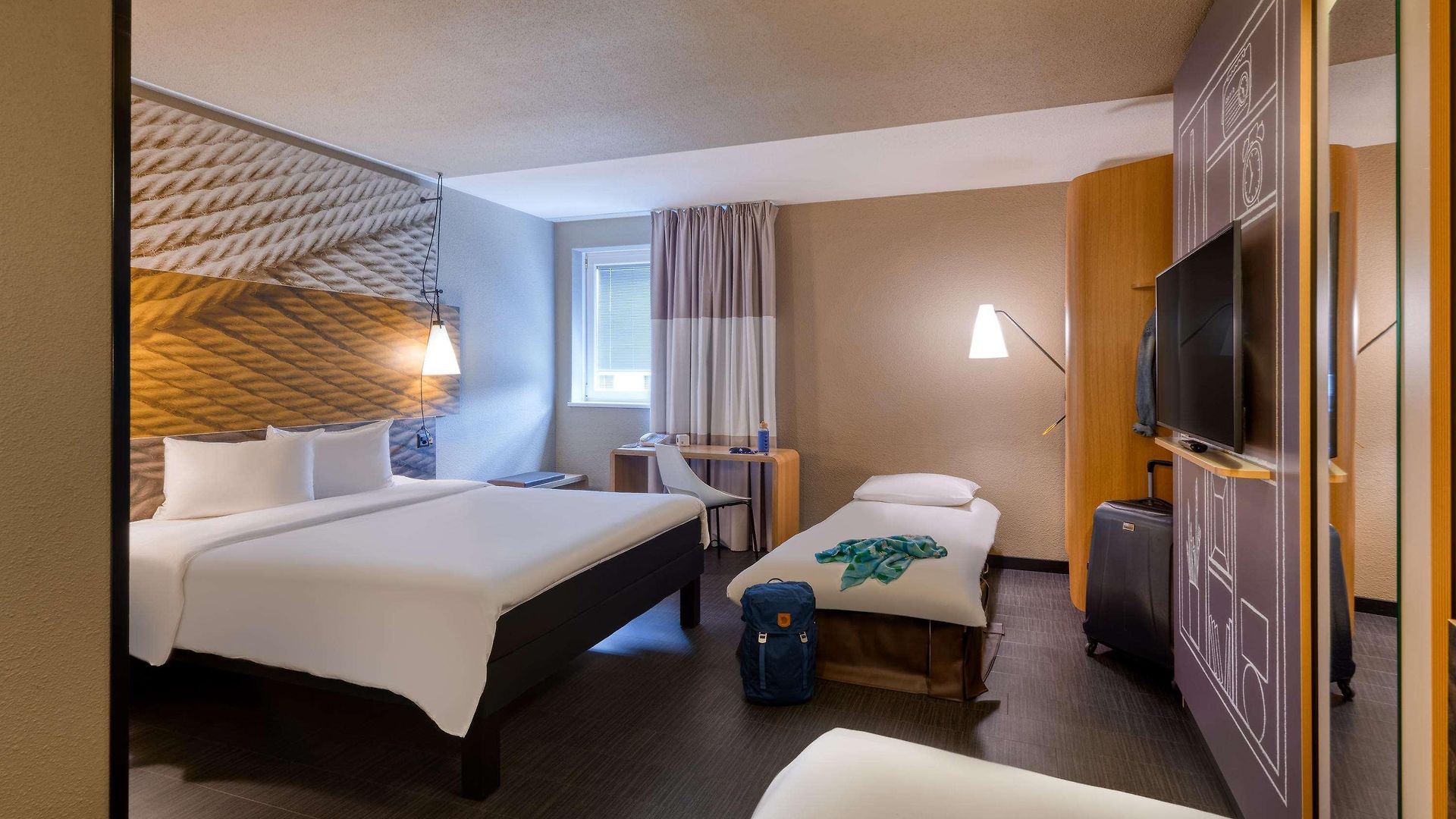 Ibis West