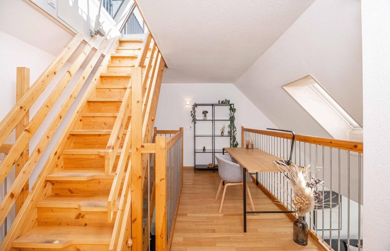 Modern 3bdr Duplex With Skyroof In Trendy West *
