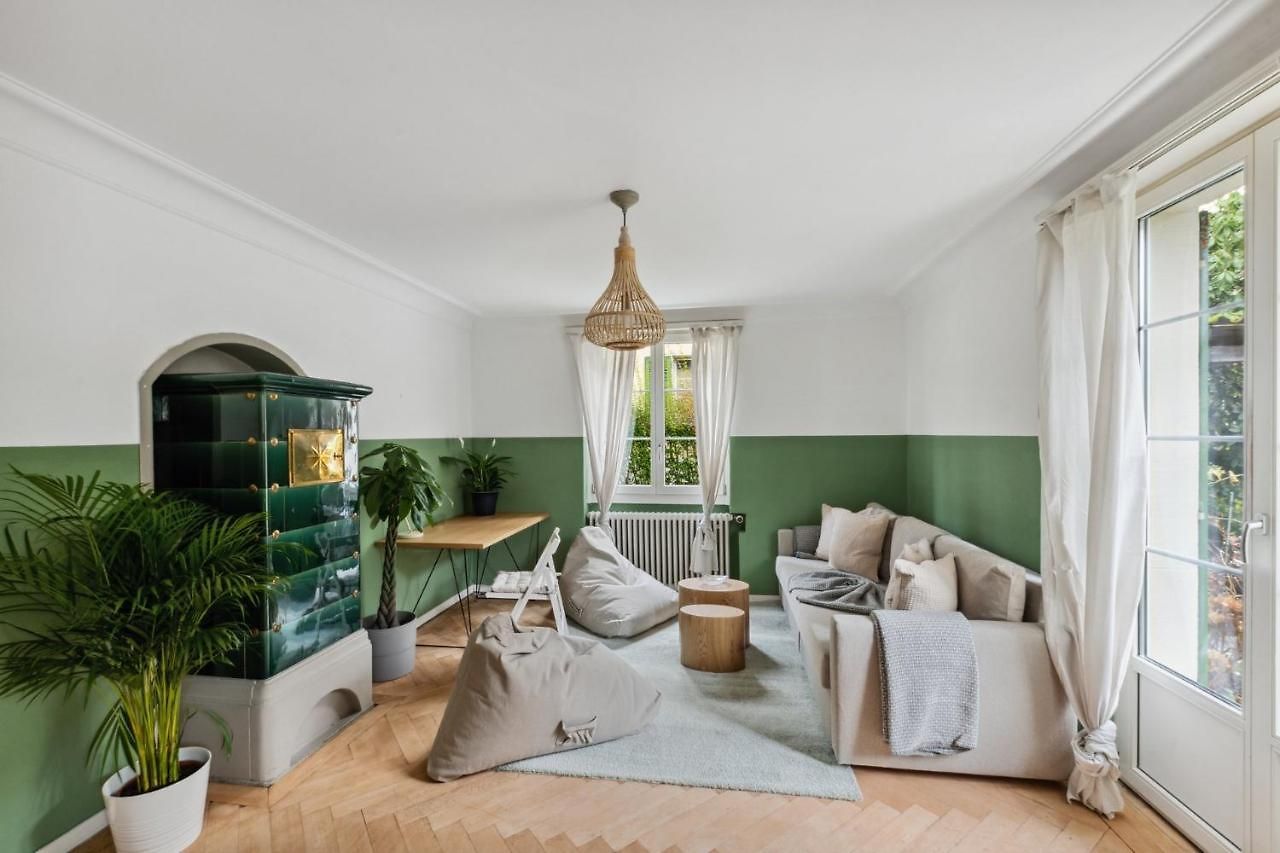 Centrally Located House With Garden *