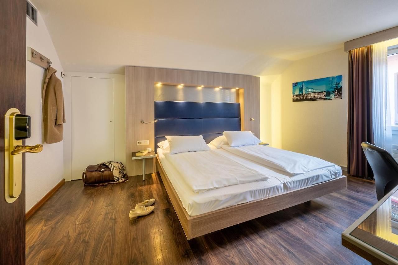 Hotel Alexander Old Town 3*