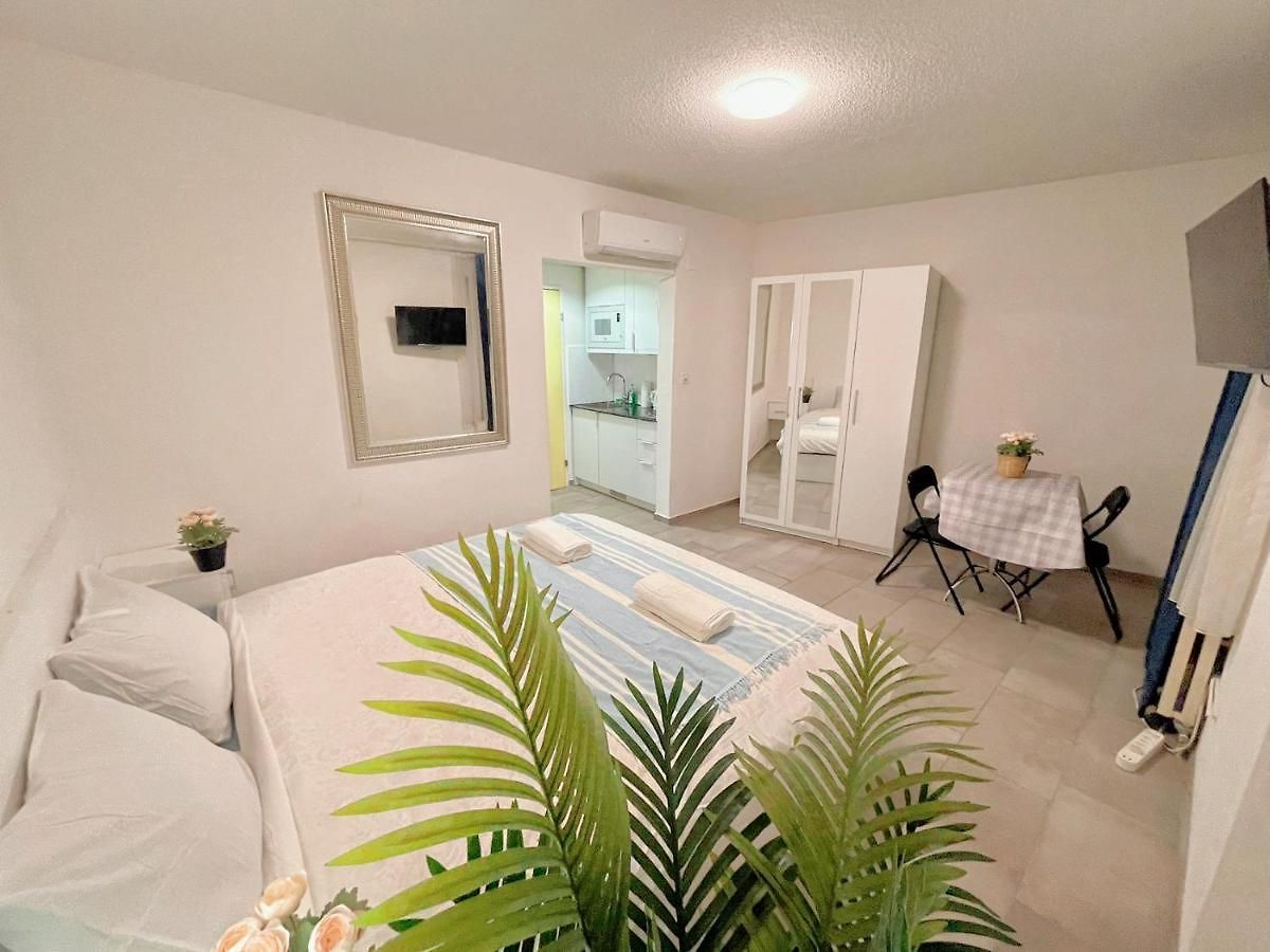 Apartment Center En-suite Budget Self Check In, Eth Hb