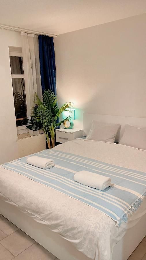 Center En-suite Budget Self Check In, Eth Hb Apartment *