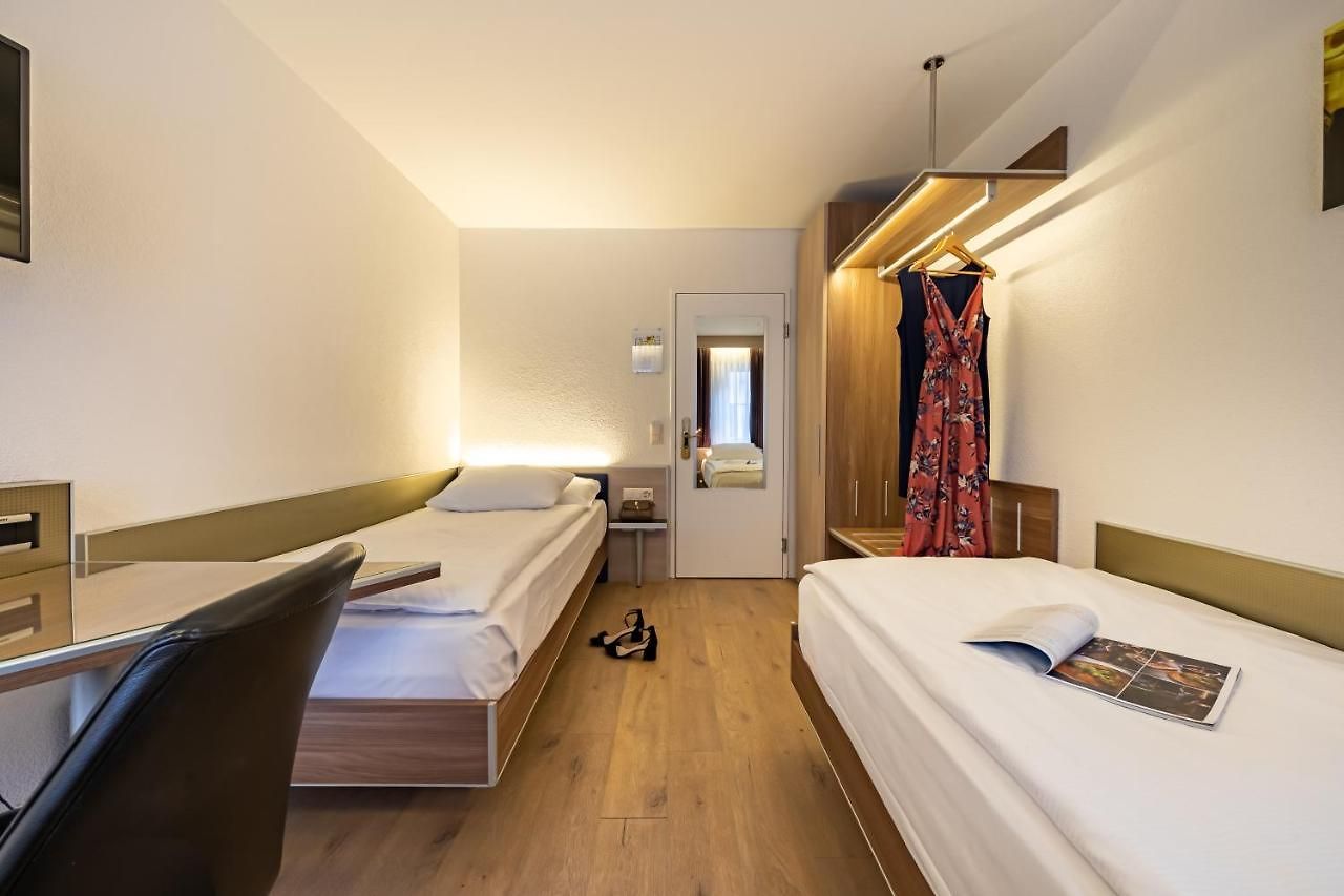 Hotel Alexander Old Town 3*