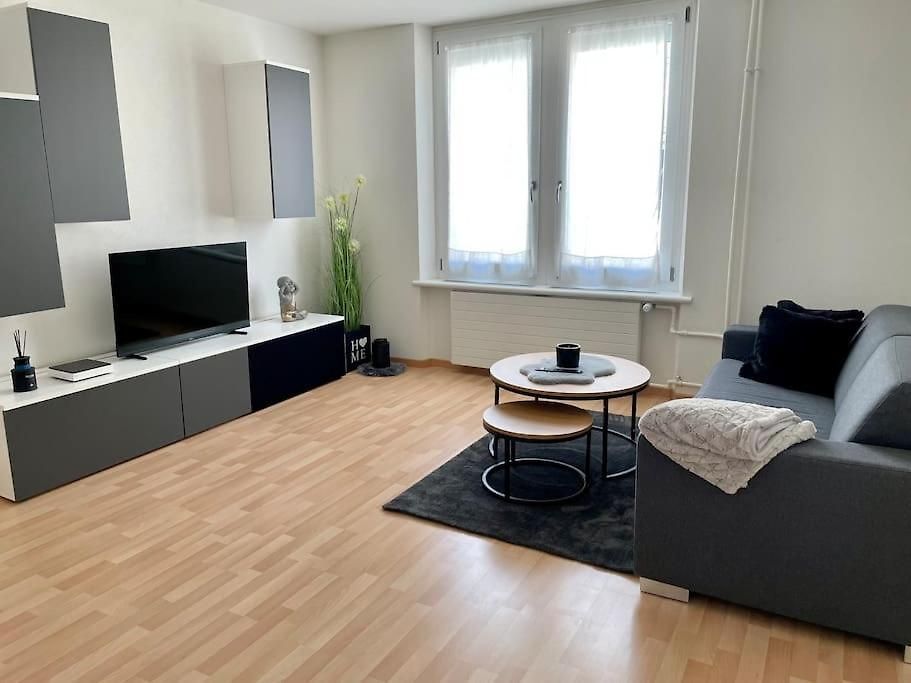 Gemuetliche An Bester Lage Im Kreis 4 Apartment