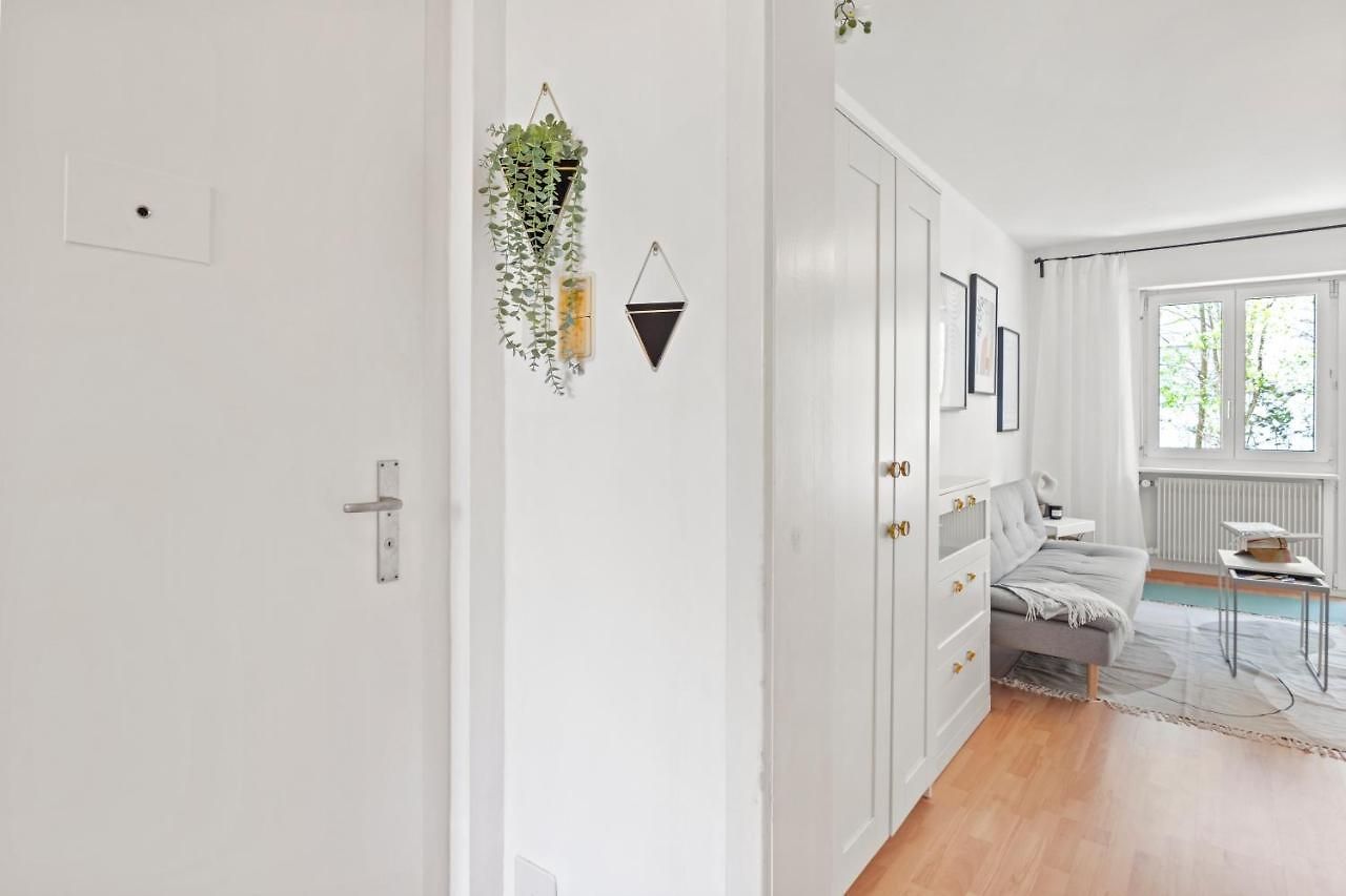 Close To & Balcony 1 Bdr Wollishofen Self Check In