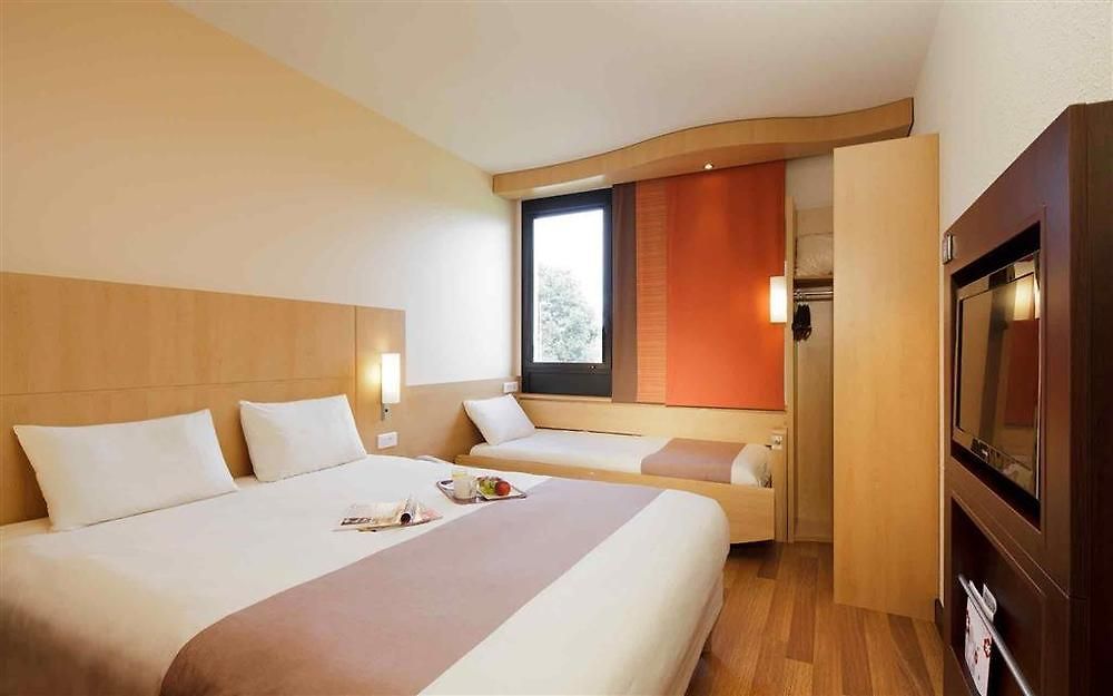 Ibis West Hotel 3*