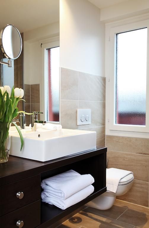 - Kieselgasse 4* Zurich