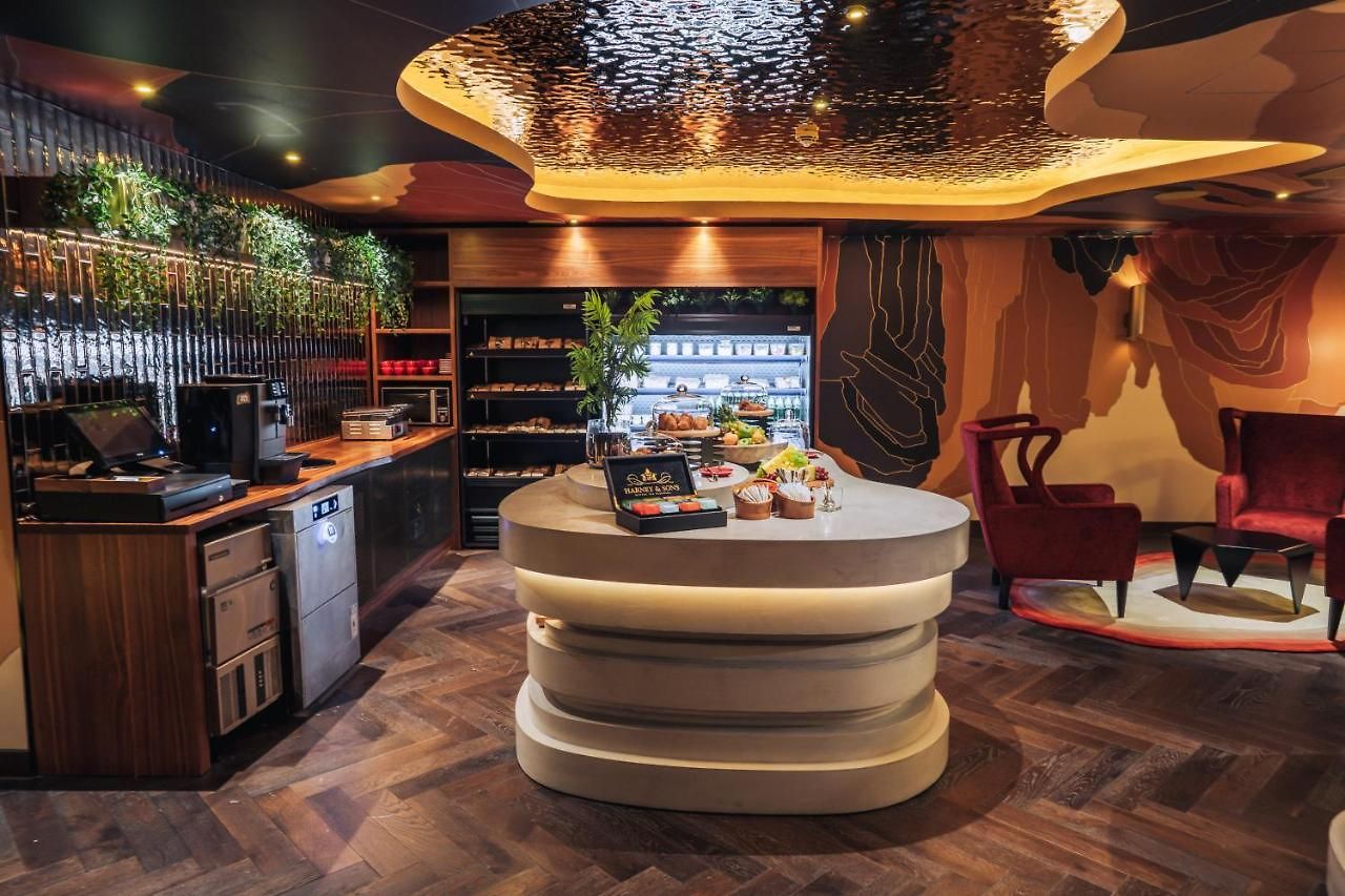 Superior East Wing By Five Zurich