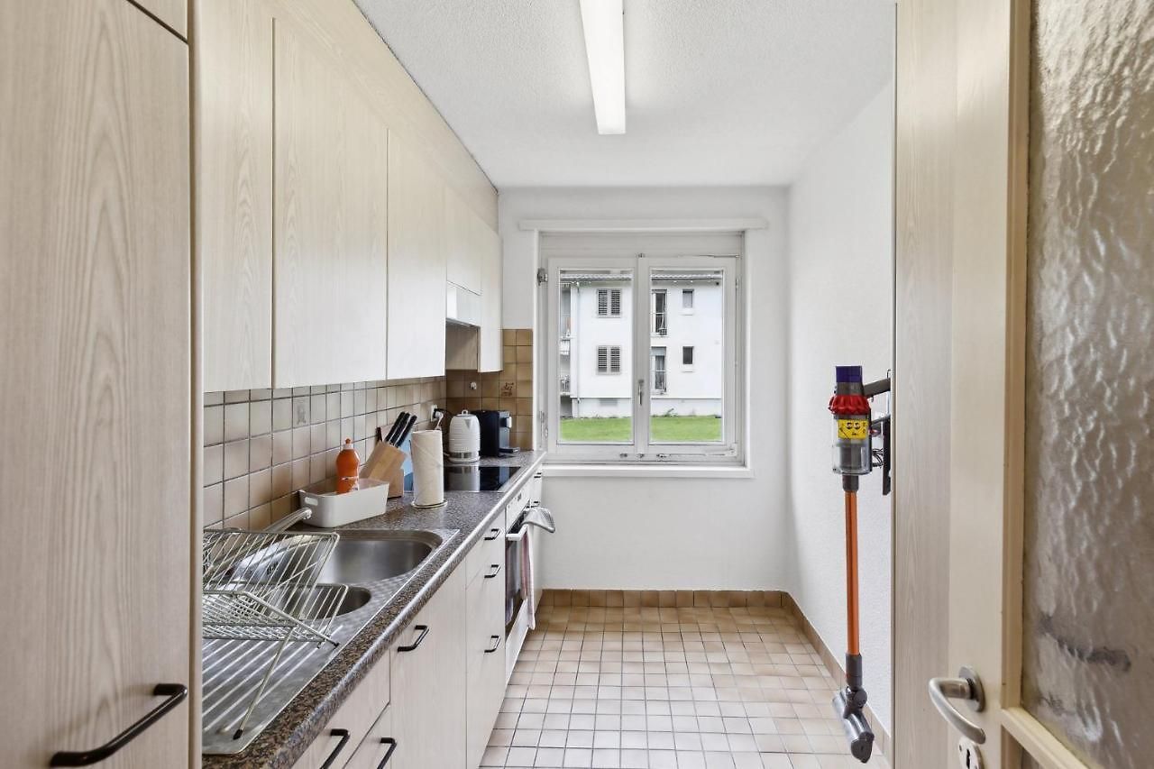 Apartment Urban Charm: Your Comfy Close To The Zürich