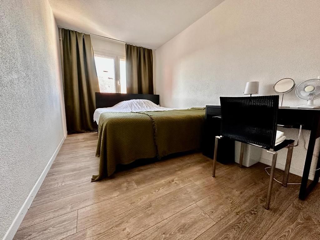 Spacious Apartment *