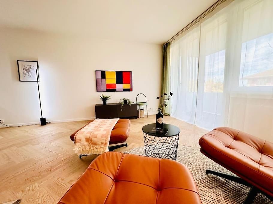 Modern With Air Condition & Balcony