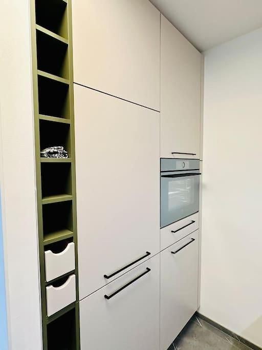 Apartment Modern With Air Condition & Balcony *