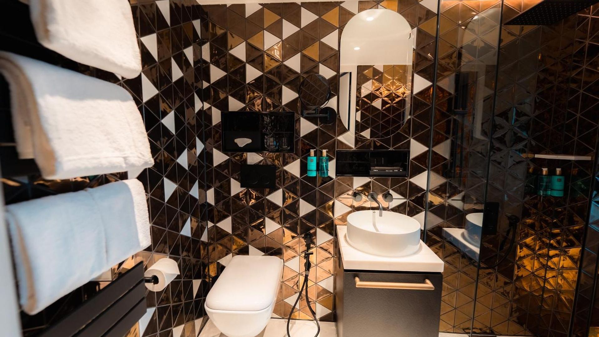 Five - Luxury Hotel