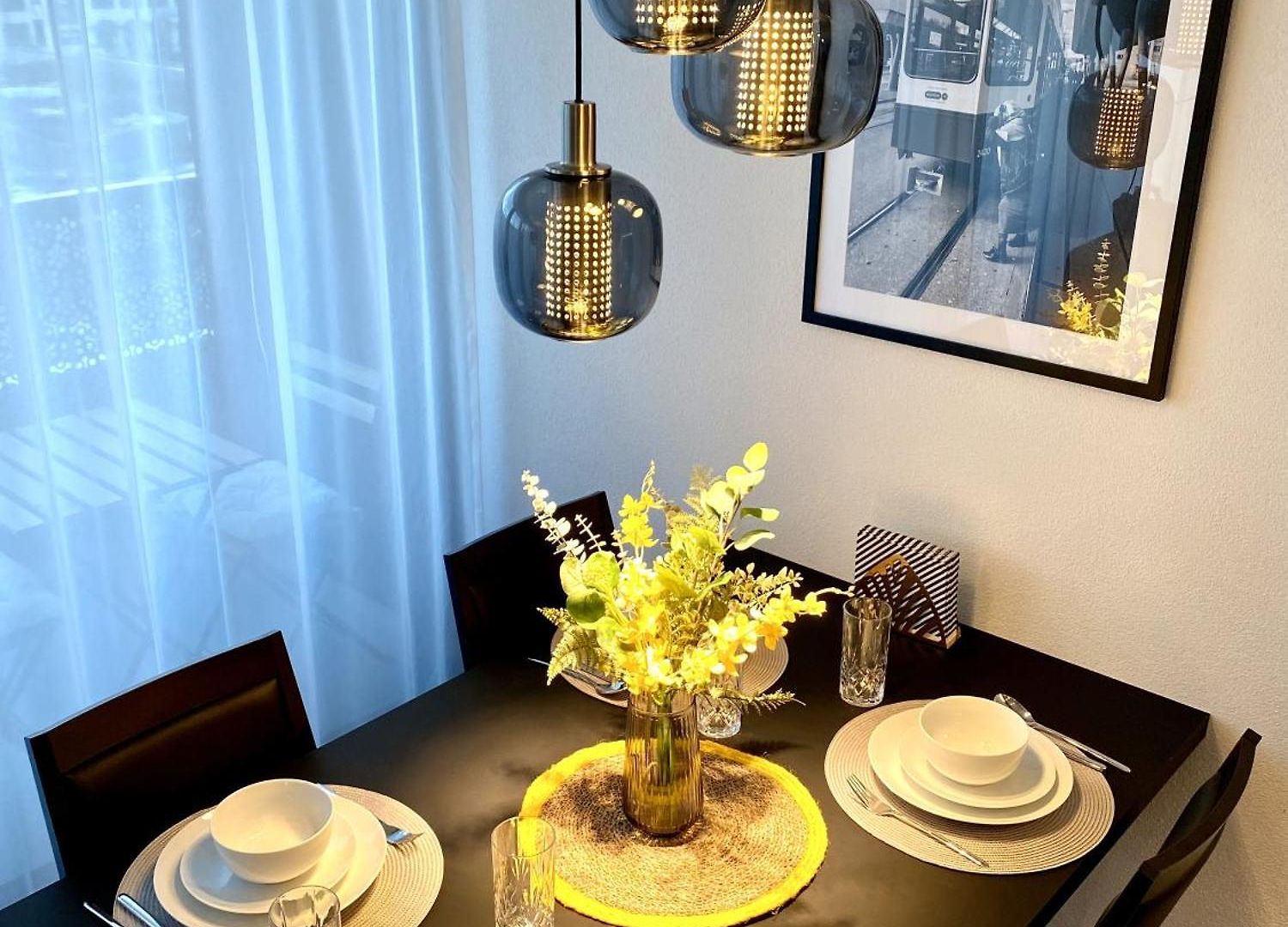 Glad Spot: - - Design - Netflix Apartment