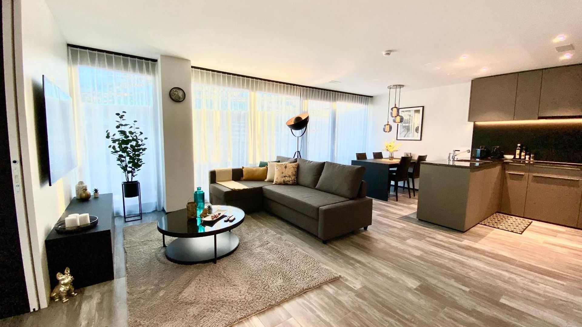 Apartment Glad Spot: - - Design - Netflix