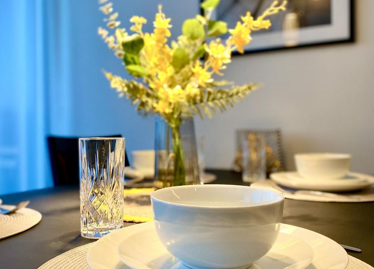 Glad Spot: - - Design - Netflix Apartment *