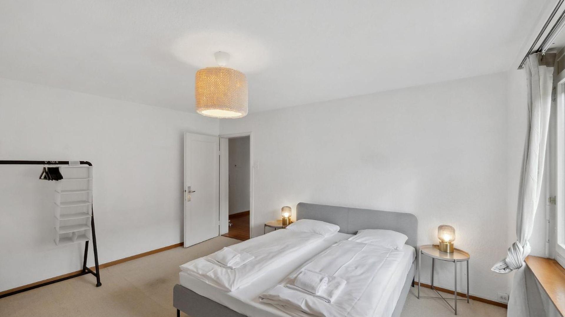 Cozy 2 Bedroom In Apartment *