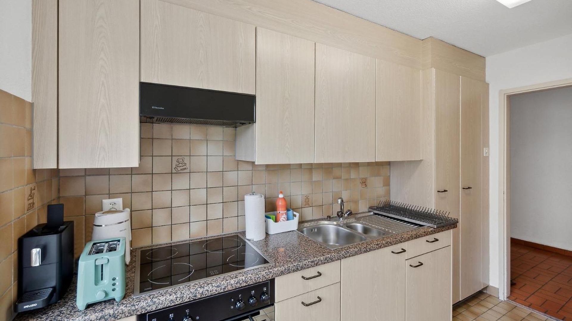 Cozy 2 Bedroom In Apartment *